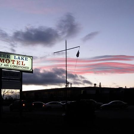 Deer Lake Motel Eksteriør billede